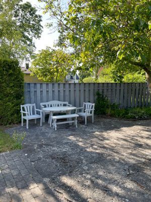 Hyr denna stuga i Visby på 190 m². 7-8 sängplatser. 12 000 - 15 000 kr per vecka. Se bilder och tillgänglighet här.