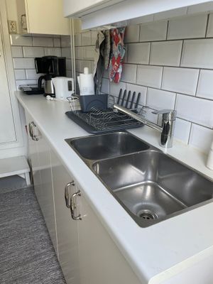 Hyr denna stuga i Fjällbacka på 25 m². 2-3 sängplatser. Pris ej tillgängligt. Se bilder och tillgänglighet här.