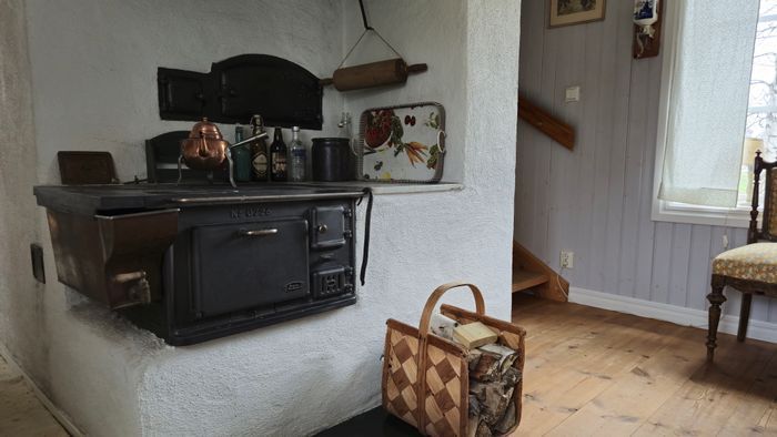 Hyr denna stuga i Grangärde på 70 m². 2-4 sängplatser. Från 5 000 kr per vecka. Se bilder och tillgänglighet här.