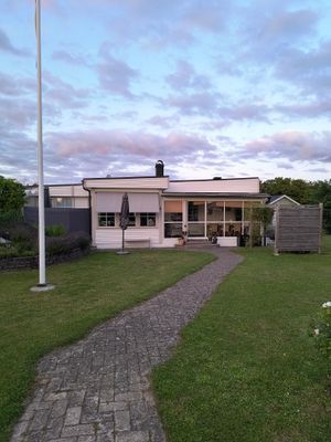 Hyr denna stuga i Borgholm på 137 m². 11 sängplatser. Från 20 kr per vecka. Se bilder och tillgänglighet här.