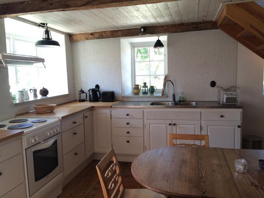 Fårö kalkstenshus i gårdsmiljö - Bild 14