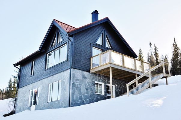 Hyr denna stuga i Vemdalen på 150 m². 8 sängplatser. 12 000 - 15 000 kr per vecka. Se bilder och tillgänglighet här.