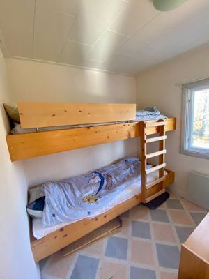 Stuga mitt i en skogsidyll - Bild 6