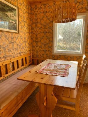 Stuga mitt i en skogsidyll