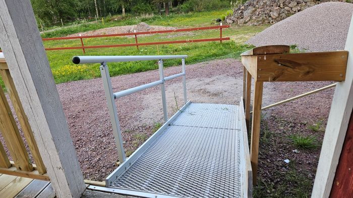 Mysig  attefallstuga på hästgård - Bild 9