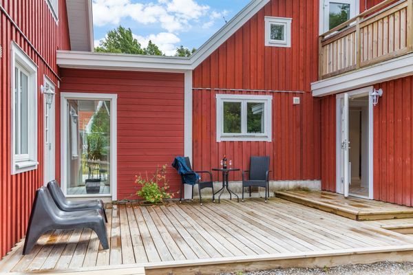 Hyr denna stuga i  på 212 m². 18 sängplatser. Från 29 304 kr per vecka. Se bilder och tillgänglighet här.