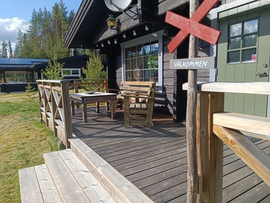 Hyr denna stuga i Rörbäcksnäs på 72 m². 6 sängplatser. Från 7 500 kr per vecka. Se bilder och tillgänglighet här.