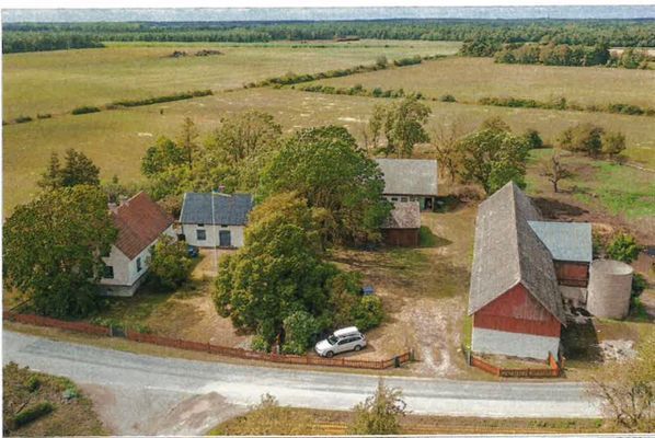 Lantlig kalkstensgård nära både Tofta och Visby - Bild 1