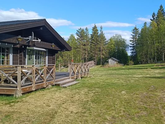 Sjönära direkt vid cykelleder och längdspår!
