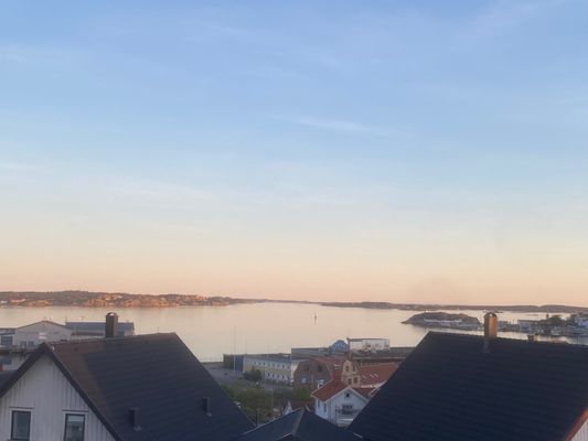 Hyr denna stuga i Lysekil på 155 m². 8-11 sängplatser. 10 500 - 19 900 kr per vecka. Se bilder och tillgänglighet här.