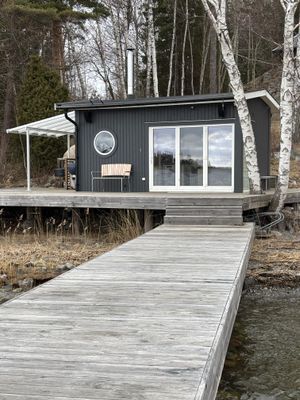 Sjöstuga med vedeldad bastu