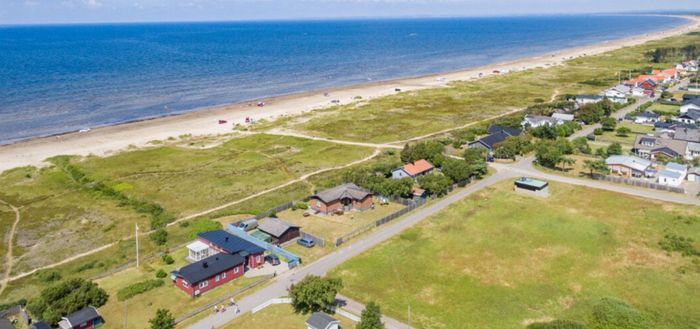 Stort strandnära sommarhus med härlig trädgård - Bild 59