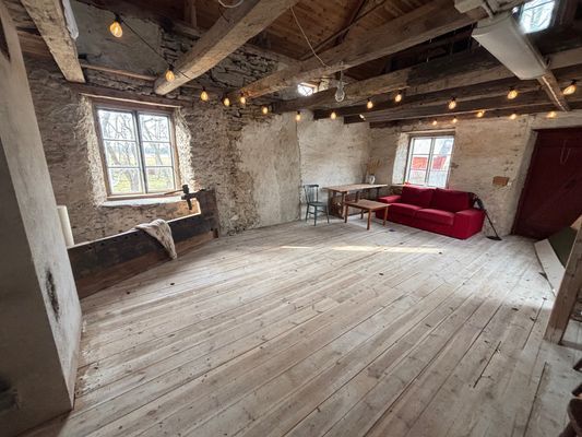 Lantlig kalkstensgård nära både Tofta och Visby - Bild 13