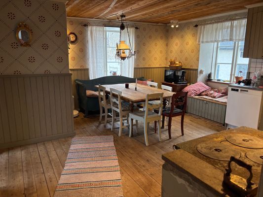 Lantlig kalkstensgård nära både Tofta och Visby