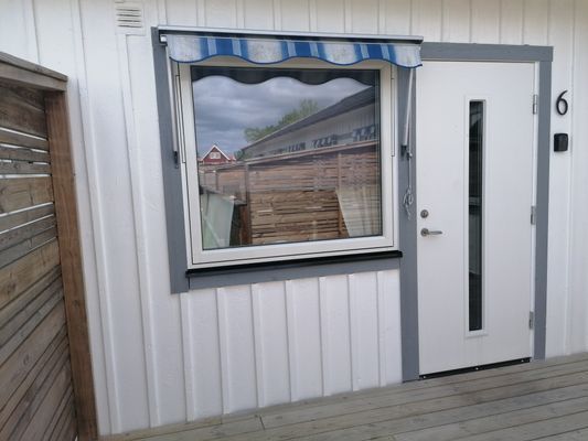 Hyr denna stuga i  på 14 m². 1 sängplatser. Från 3 000 kr per vecka. Se bilder och tillgänglighet här.