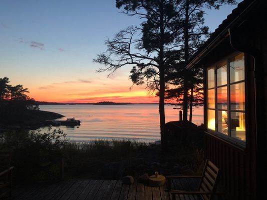 Hyr denna stuga i  på 165 m². 12 sängplatser. Från 48 000 kr per vecka. Se bilder och tillgänglighet här.