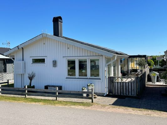 Superhärlig stuga med med bästa läge i Apelviken