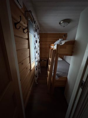 Fridfull stuga strax nedanför trädgränsen - Bild 8