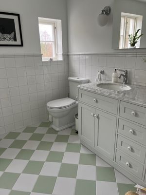 Nyrenoverat badrum 2026 i sekelskiftesstil