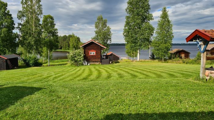 Charmig stuga vid vattnet i Gesunda