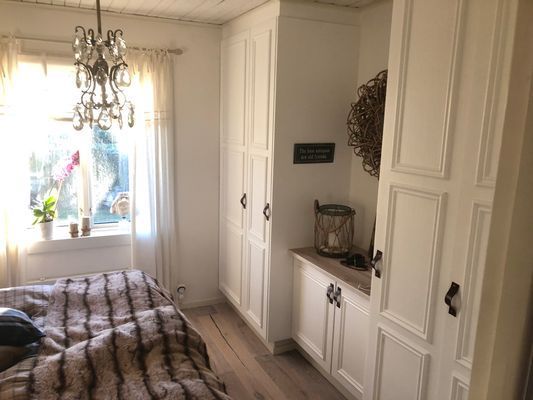 Stort strandnära sommarhus med härlig trädgård - Bild 17