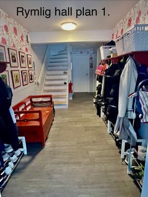Hyr denna stuga i Falun på 178 m². 8 sängplatser. 50 000 - 70 000 kr per vecka. Se bilder och tillgänglighet här.