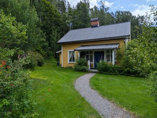 Fritidshus nära skog och sjön