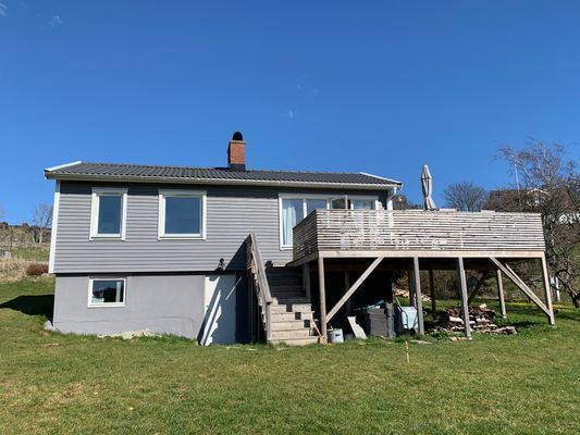 Fräsch stuga med utsikt, nära både hav och skog