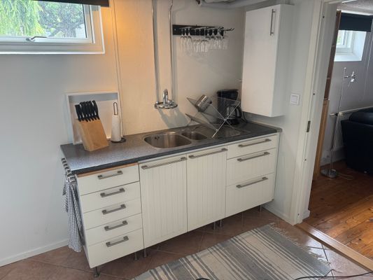 Hyr denna stuga i Åhus på 60 m². 4 sängplatser. Från 1 600 kr per dag. Se bilder och tillgänglighet här.