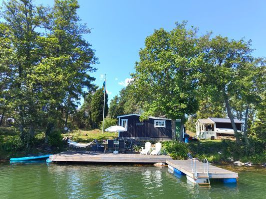 Charmiga sommarstuga på egen ö i Nyköpingsskärgård