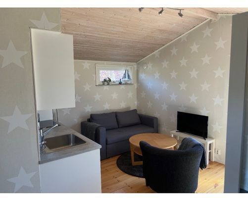 Hyr denna stuga i Skummeslöv på 23 m². 2-4 sängplatser. 6 000 - 12 000 kr per vecka. Se bilder och tillgänglighet här.