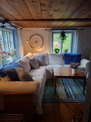 Hyr denna stuga i Lund på 95 m². 6 sängplatser. 7 500 - 8 500 kr per vecka. Se bilder och tillgänglighet här.