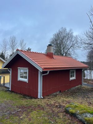 Hyr denna stuga i Nössemark på 40 m². 2-3 sängplatser. 15 000 - 20 000 kr per vecka. Se bilder och tillgänglighet här.
