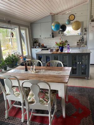 Hus med sjöutsikt och nära skog. - Bild 9