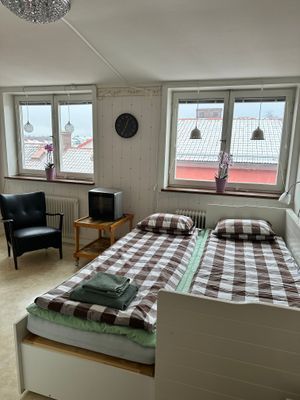 Hyr denna stuga i Mora på 20 m². 2 sängplatser. Från 2 400 kr per dag. Se bilder och tillgänglighet här.