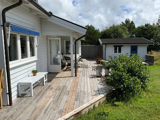 Hyr denna stuga i  på 95 m². 3-4 sängplatser. Från 13 000 kr per vecka. Se bilder och tillgänglighet här.