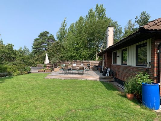 Hyr denna stuga i Stockholms skärgård på 120 m². 4-5 sängplatser. Från 18 900 kr per vecka. Se bilder och tillgänglighet här.