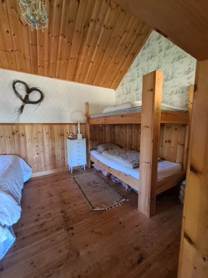 Stuga i naturskön omgivning. - Bild 16