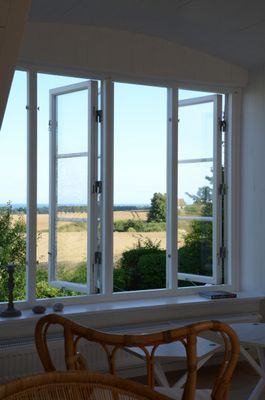 Charmigt hus med havsutsikt och växthus - Bild 53