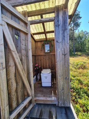 Stuga i naturskön omgivning. - Bild 17