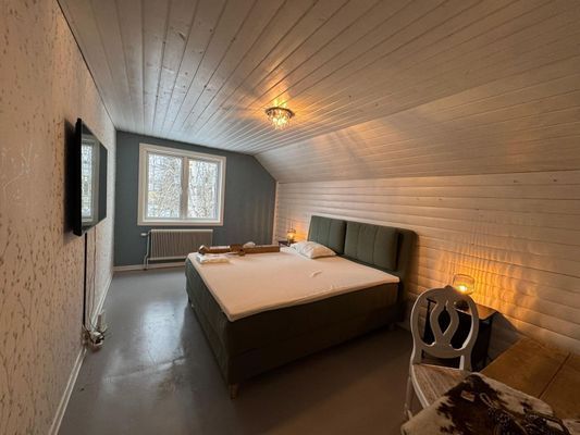 Hyr denna stuga i Strömsund på 50 m². 1-3 sängplatser. 7 875 - 7 900 kr per vecka. Se bilder och tillgänglighet här.