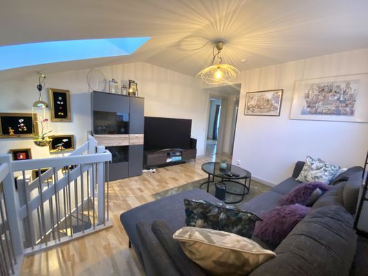 Hyr denna stuga i Visby på 84 m². 6-7 sängplatser. 13 000 - 16 000 kr per vecka. Se bilder och tillgänglighet här.