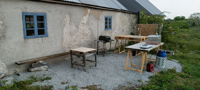 Hyr denna stuga i Hangvar på 30 m². 2 sängplatser. 4 000 - 5 000 kr per vecka. Se bilder och tillgänglighet här.