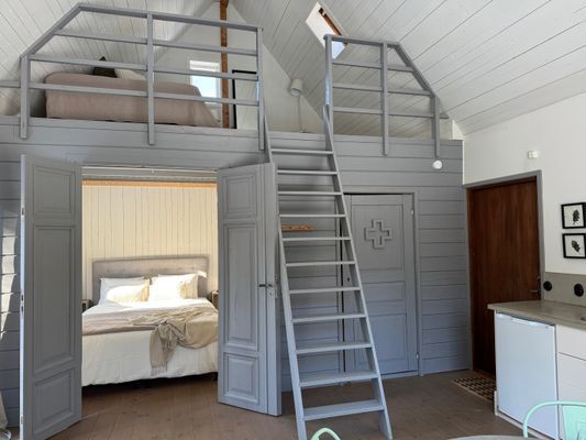 Hus i skogen nära Köpingsvik