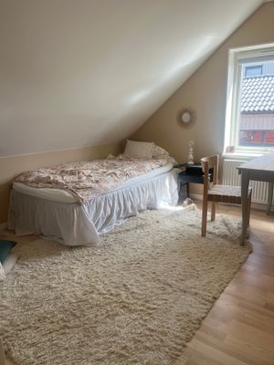 Modernt parhus på mysig villagata - Bild 14