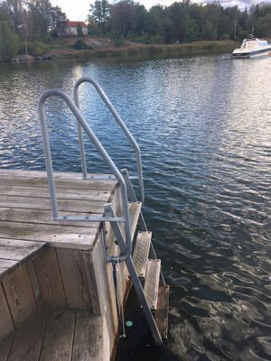Simma här, 60 meter från stugan
