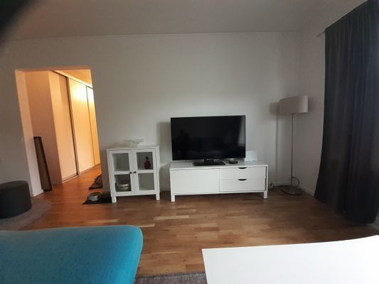 Hyr denna stuga i  på 38 m². 2-4 sängplatser. 3 800 - 6 000 kr per vecka. Se bilder och tillgänglighet här.