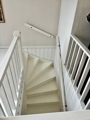 Mysigt hus i kyrkby nära Vänern - Bild 84
