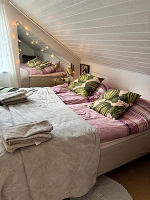 Mysigt hus i kyrkby nära Vänern - Bild 90