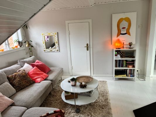 Mysigt hus i kyrkby nära Vänern - Bild 86